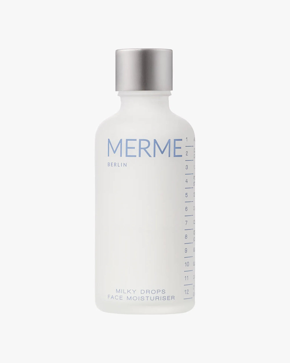 Eine weiße Flasche mit silbernem Deckel mit der Aufschrift „MERME BERLIN“ und „MILKY DROPS FACE MOISTURISER“ und Messmarkierungen an der Seite.