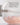 Das ANTIOXIDANT MIST WITH ROSE QUARTZ von MERME Berlin besteht aus rosa Rosenquarzsteinen in perlendem Wasser. Der deutsche Text betont die ausgleichende Wirkung von Rosenquarz, die Entspannung und Wohlbefinden fördert – perfekt als Gesichtsspray oder Rosenwasser.