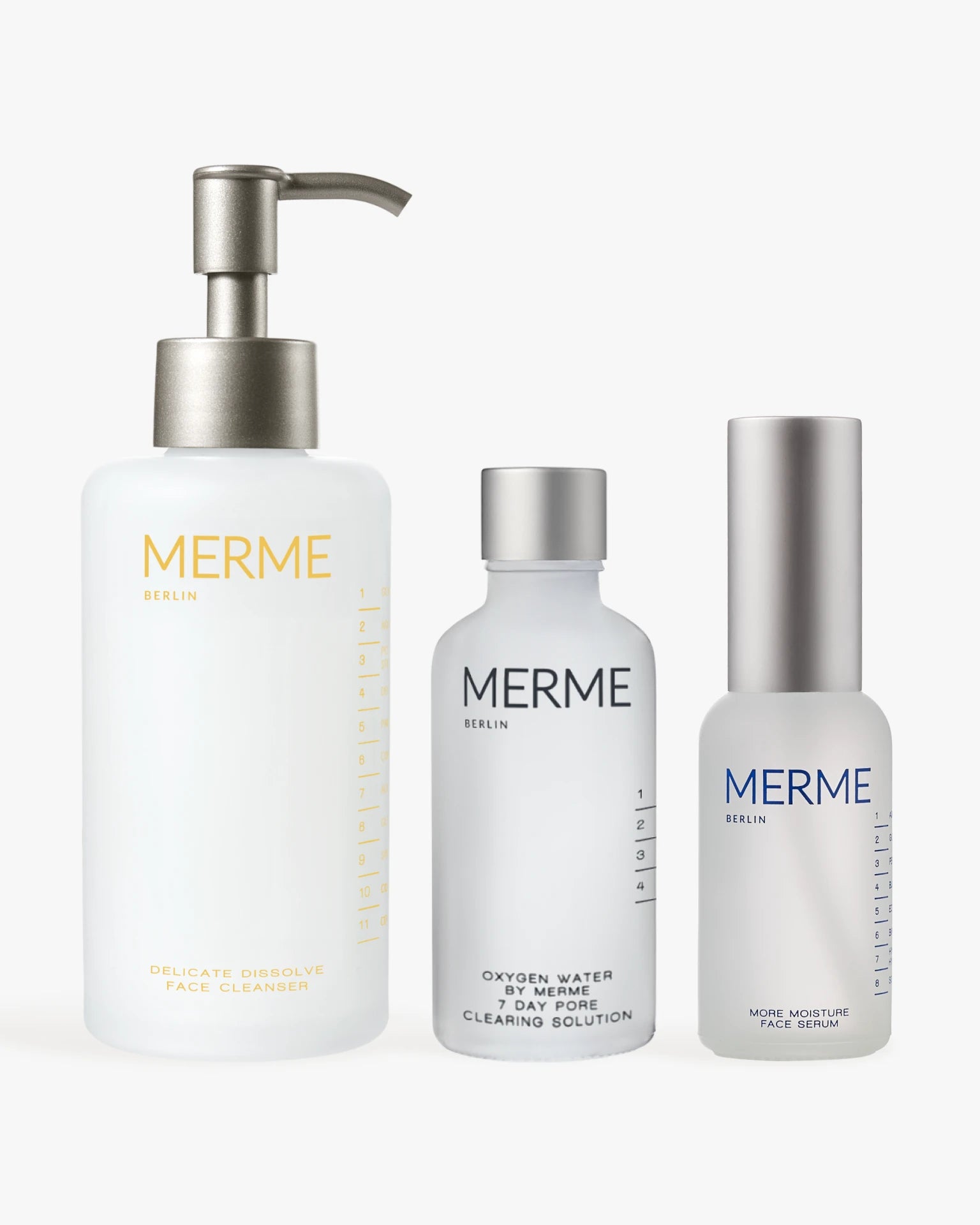 Drei MERME Berlin CLEANSE, HYDRATE & CLEAR Produkte sind auf weißem Hintergrund abgebildet: eine Pumpflasche, eine Flasche und eine kleine Flasche.