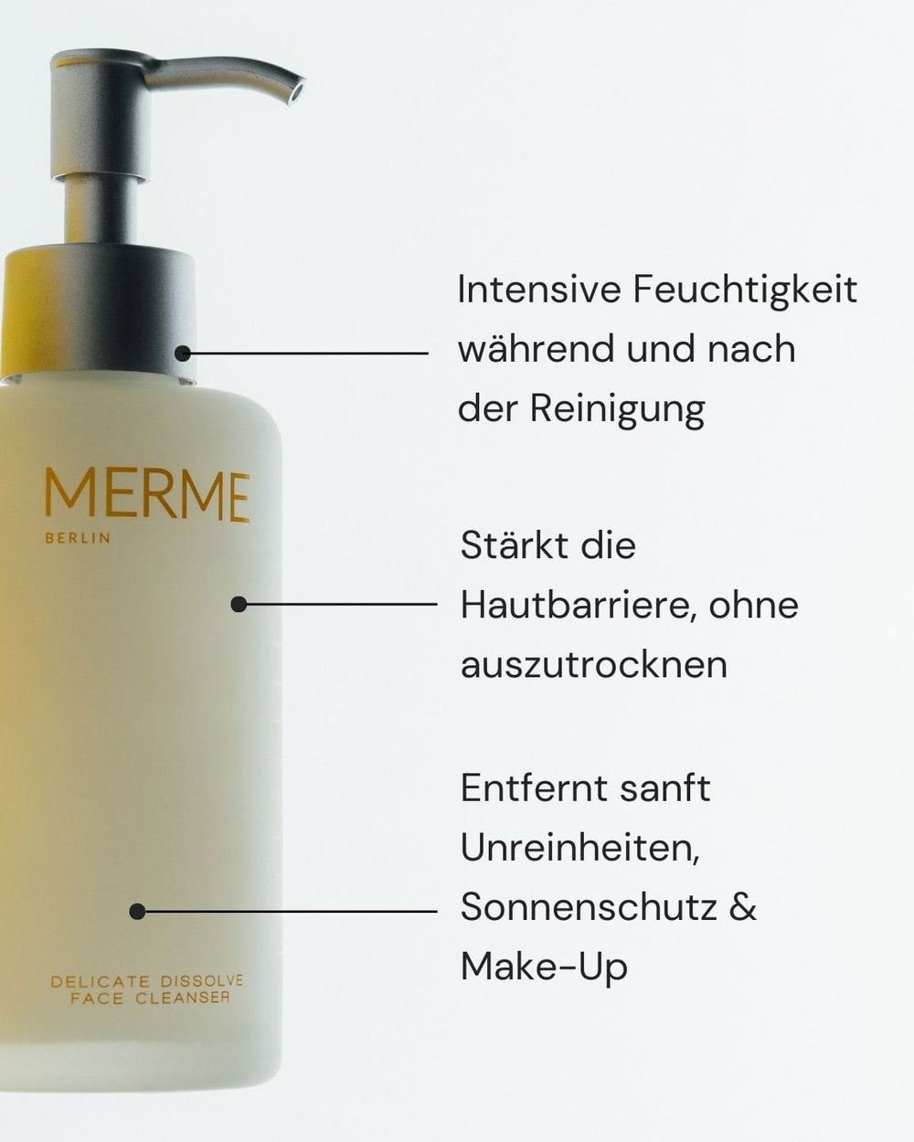 Eine Flasche MERME Berlin Delicate Dissolve Face Cleanser spendet während und nach der Reinigung Feuchtigkeit, hilft, die Hautbarriere zu stärken, und entfernt sanft Unreinheiten, Sonnenschutzmittel und Make-up.