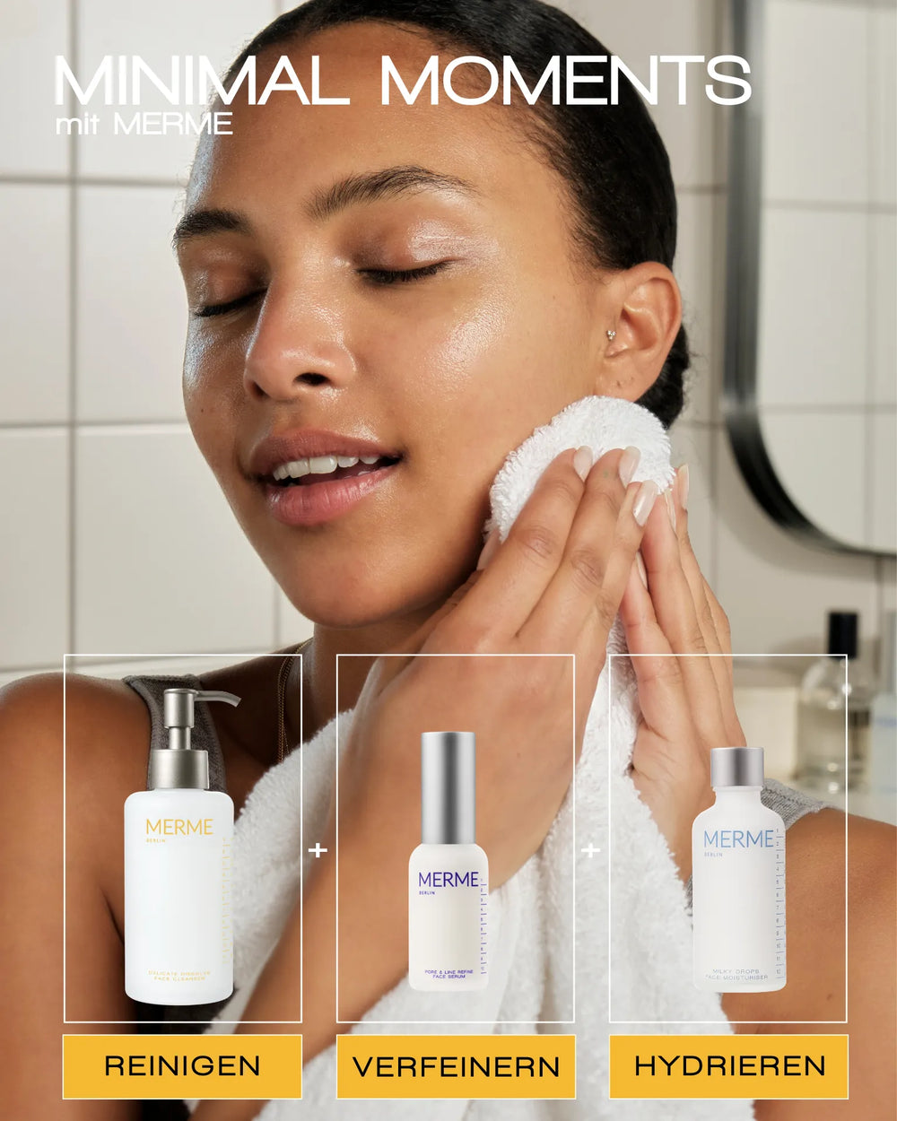 Eine Frau mit strahlender Haut trocknet ihr Gesicht sanft mit einem weißen Handtuch ab. Vor ihr stehen drei MERME Berlin Produkte für empfindliche Haut, darunter der DELICATE DISSOLVE FACE CLEANSER zum Reinigen, Verfeinern und Befeuchten.