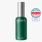 Ein grüner Flakon der MERME Berlin Gentle Barrier Face Cream mit silbernem Verschluss steht neben einem runden "Dermatest Sehr Gut 2026"-Siegel, das den intensiven Feuchtigkeits- und Barriereschutz der Haut hervorhebt.