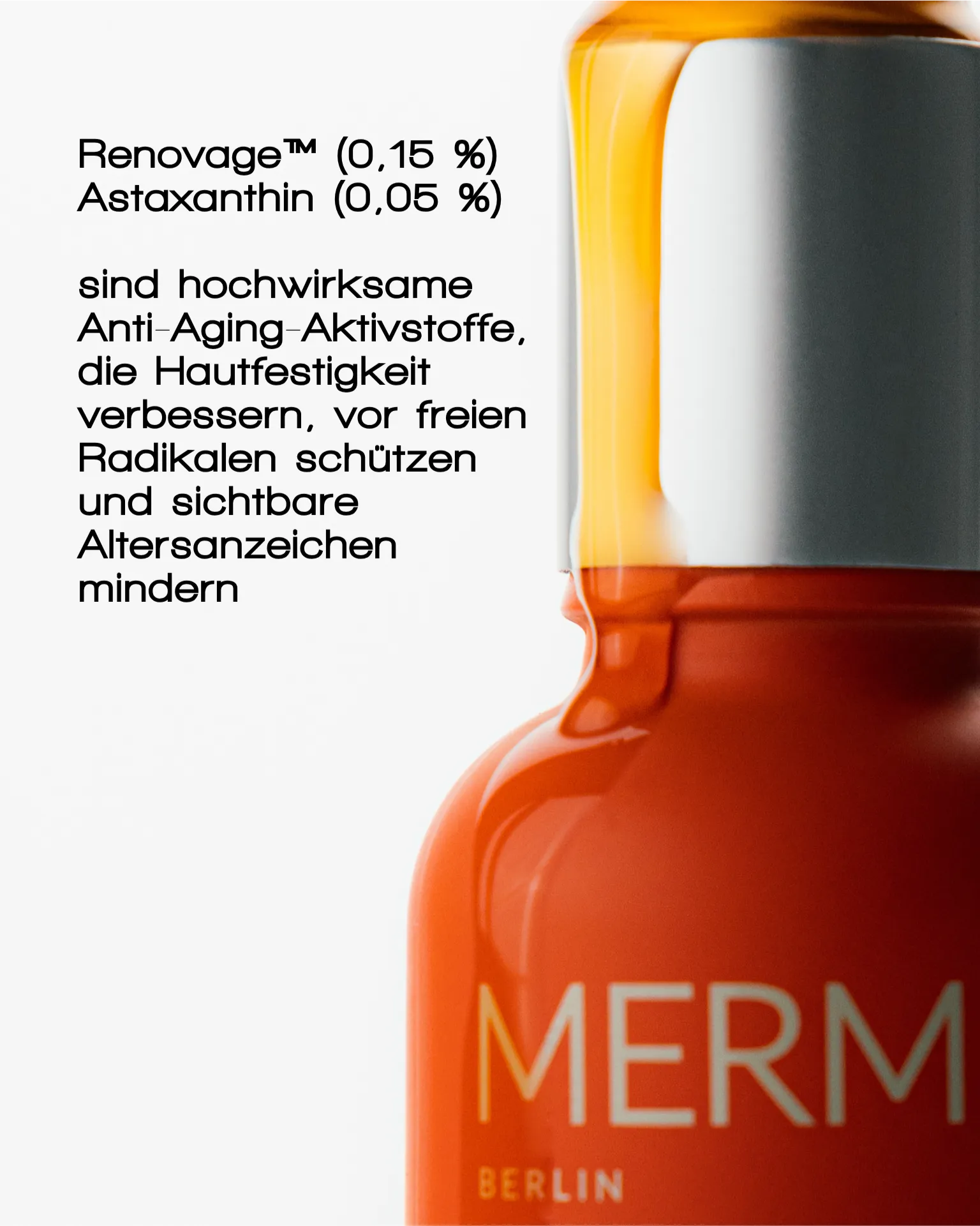 Nahaufnahme der Flasche von MERME Berlin GLOWING GUARD FACE OIL. Der deutsche Text hebt die Anti-Aging-Wirkstoffe Renovage und Astaxanthin hervor, die die Regeneration der Haut unterstützen und die Zeichen der Hautalterung für ein natürliches Strahlen reduzieren.