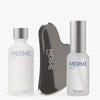 Das MOISTURISE & MASSAGE SET von MERME Berlin enthält eine Milky Drops Face Moisturiser, ein Gua Sha-Tool und ein More Moisture Face Serum mit Hyaluronsäure, alles elegant angeordnet auf weißem Hintergrund.