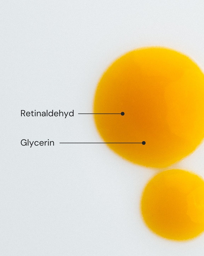 Das MERME Berlin New by Morning Retinal Face Serum zeigt auf weißem Hintergrund zwei gelb-orangefarbene Kreise mit schwarzer Beschriftung: der größere mit "Retinaldehyd" und der kleinere mit "Glycerin".